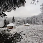 Kryjowka - Jurty Ukryte Wsrod Zieleni *