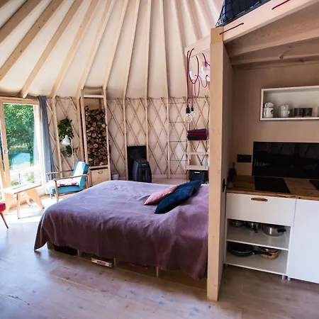 Kryjowka - Jurty Ukryte Wsrod Zieleni