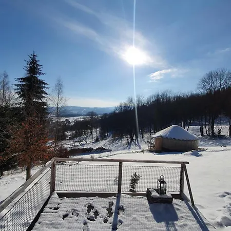 Kryjowka - Jurty Ukryte Wsrod Zieleni *