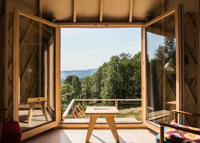 Kryjowka - Jurty Ukryte Wsrod Zieleni *