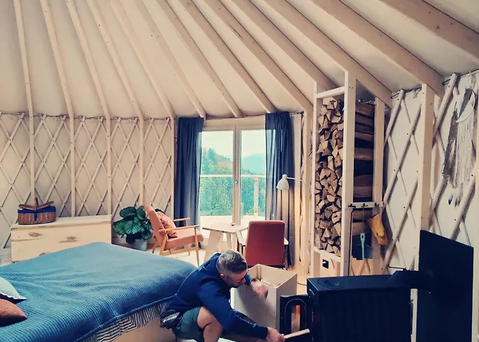 Kryjowka - Jurty Ukryte Wsrod Zieleni *